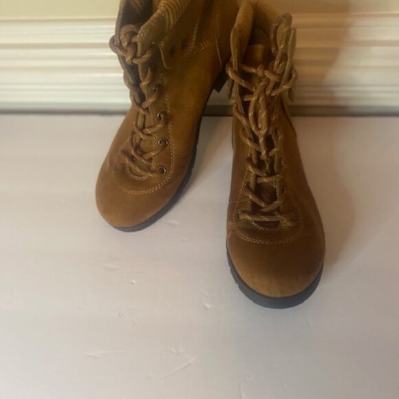 St. John's Bay Yosemite Lace up Brown Boots Women's Size 7.5 M - Picture 2 of 6